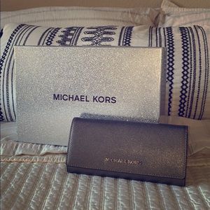 Michael Kors JetSet Wallet